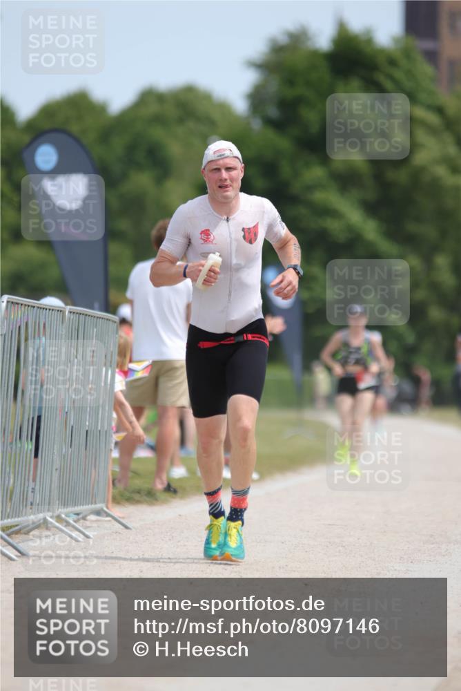 22.06.2025 - Viking Triathlon H.Heesch http://msf.ph/oto/8097146 22.06.2025 13:12:28 Laufen 532, 556 meine-sportfotos.de