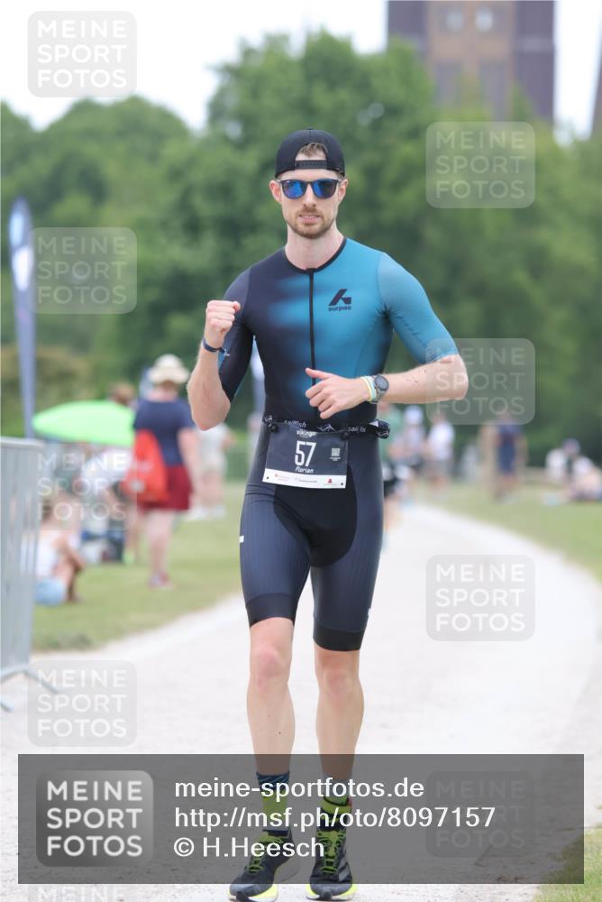 22.06.2025 - Viking Triathlon H.Heesch http://msf.ph/oto/8097157 22.06.2025 15:33:31 Laufen 57 meine-sportfotos.de