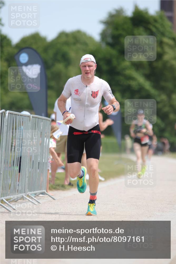 22.06.2025 - Viking Triathlon H.Heesch http://msf.ph/oto/8097161 22.06.2025 13:12:28 Laufen 532, 556 meine-sportfotos.de