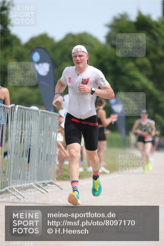 22.06.2025 - Viking Triathlon H.Heesch http://msf.ph/oto/8097170 22.06.2025 13:12:28 Laufen 532, 556 meine-sportfotos.de