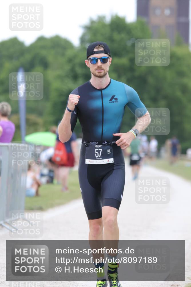 22.06.2025 - Viking Triathlon H.Heesch http://msf.ph/oto/8097189 22.06.2025 15:33:31 Laufen 57 meine-sportfotos.de