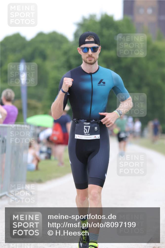 22.06.2025 - Viking Triathlon H.Heesch http://msf.ph/oto/8097199 22.06.2025 15:33:32 Laufen 57 meine-sportfotos.de