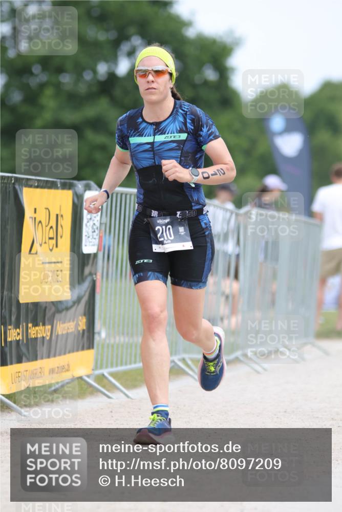 22.06.2025 - Viking Triathlon H.Heesch http://msf.ph/oto/8097209 22.06.2025 13:27:40 Laufen 210 meine-sportfotos.de