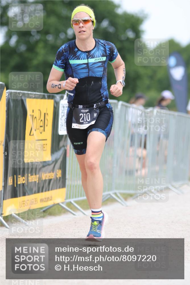 22.06.2025 - Viking Triathlon H.Heesch http://msf.ph/oto/8097220 22.06.2025 13:27:40 Laufen 210 meine-sportfotos.de