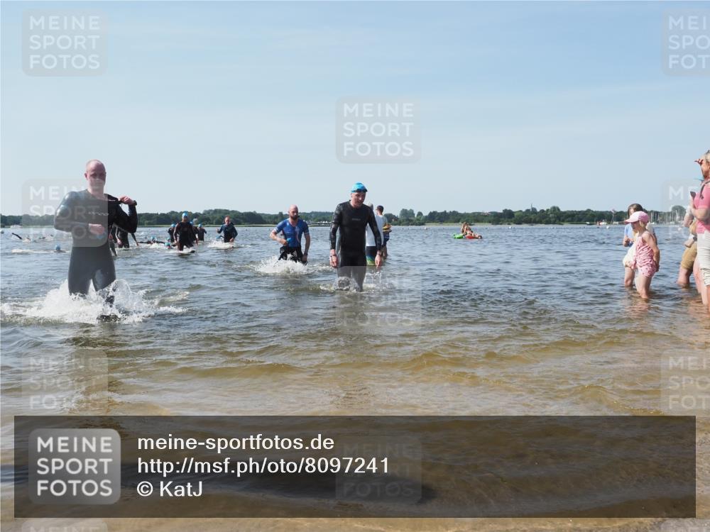 22.06.2025 - Viking Triathlon KatJ http://msf.ph/oto/8097241 22.06.2025 10:31:33 Schwimmen 3, 8, 98, 137, 158, 189, 311, 340, 350, 469, 613, 648 meine-sportfotos.de