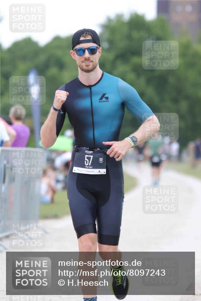 22.06.2025 - Viking Triathlon H.Heesch http://msf.ph/oto/8097243 22.06.2025 15:33:32 Laufen 57 meine-sportfotos.de