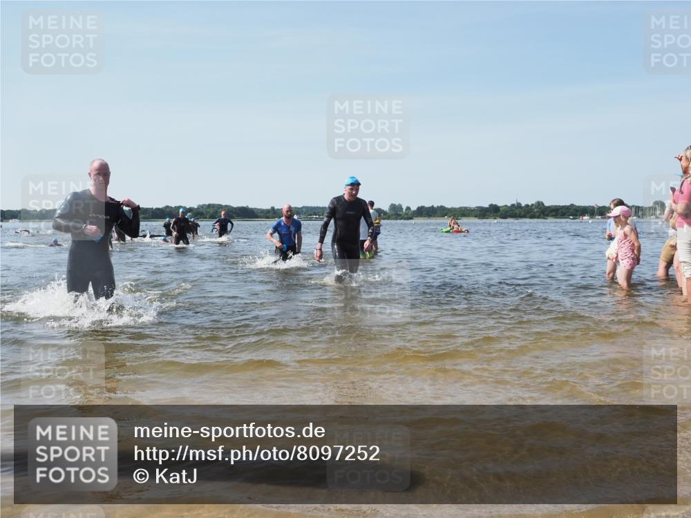 22.06.2025 - Viking Triathlon KatJ http://msf.ph/oto/8097252 22.06.2025 10:31:33 Schwimmen 3, 8, 98, 137, 158, 189, 311, 340, 350, 469, 613, 648 meine-sportfotos.de