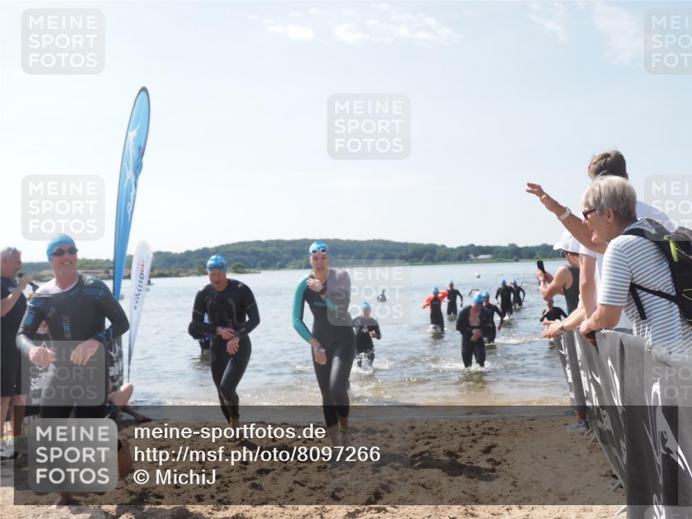 22.06.2025 - Viking Triathlon MichiJ http://msf.ph/oto/8097266 22.06.2025 10:42:26 Schwimmen 16, 55, 65, 192, 281, 290, 318, 326, 427, 460, 465 meine-sportfotos.de