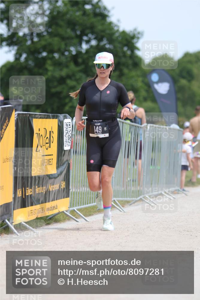 22.06.2025 - Viking Triathlon H.Heesch http://msf.ph/oto/8097281 22.06.2025 13:12:46 Laufen 149 meine-sportfotos.de