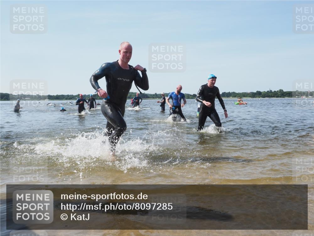 22.06.2025 - Viking Triathlon KatJ http://msf.ph/oto/8097285 22.06.2025 10:31:34 Schwimmen 3, 8, 98, 137, 158, 189, 311, 340, 350, 469, 613, 648 meine-sportfotos.de