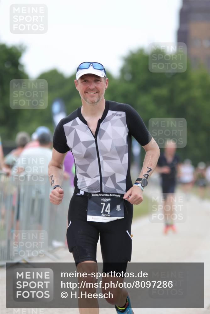 22.06.2025 - Viking Triathlon H.Heesch http://msf.ph/oto/8097286 22.06.2025 15:34:07 Laufen 74, 232 meine-sportfotos.de