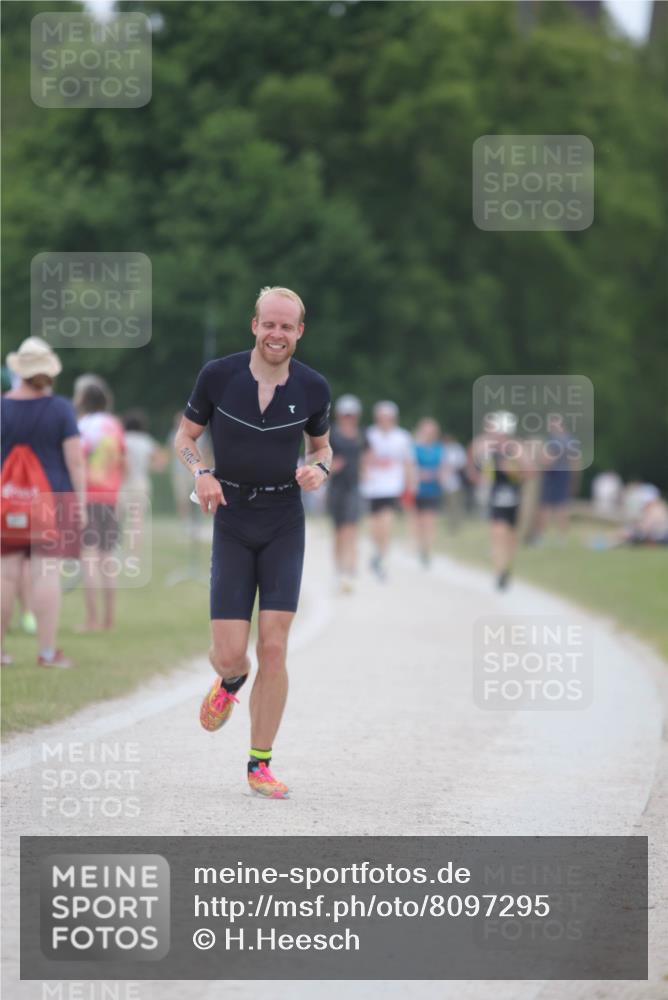 22.06.2025 - Viking Triathlon H.Heesch http://msf.ph/oto/8097295 22.06.2025 15:34:09 Laufen 74, 225 meine-sportfotos.de
