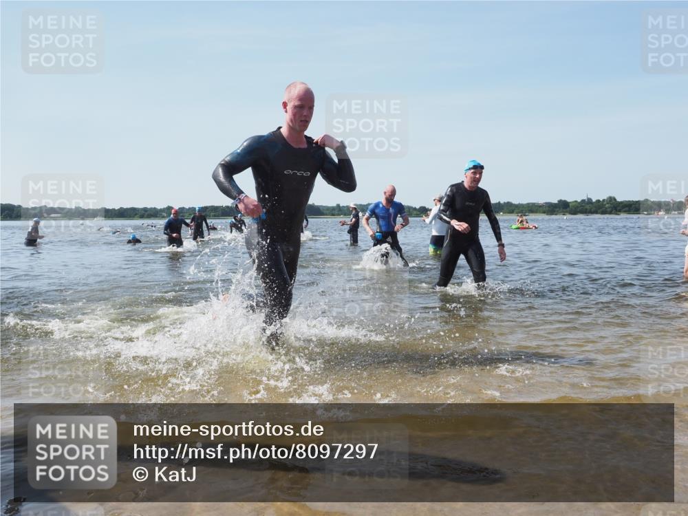 22.06.2025 - Viking Triathlon KatJ http://msf.ph/oto/8097297 22.06.2025 10:31:34 Schwimmen 3, 8, 98, 137, 158, 189, 311, 340, 350, 469, 613, 648 meine-sportfotos.de
