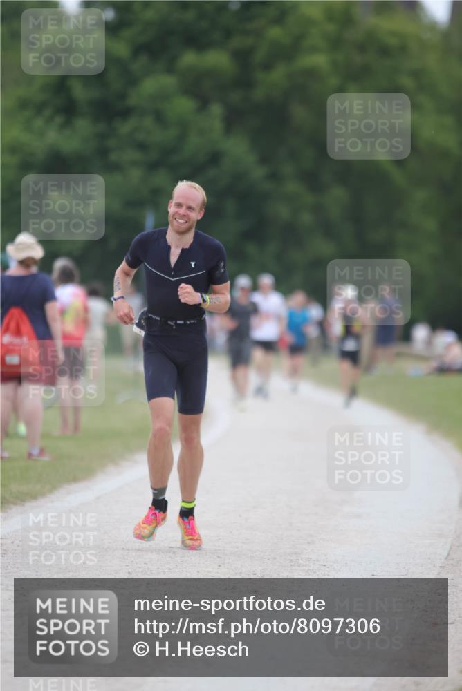 22.06.2025 - Viking Triathlon H.Heesch http://msf.ph/oto/8097306 22.06.2025 15:34:09 Laufen 74, 225 meine-sportfotos.de