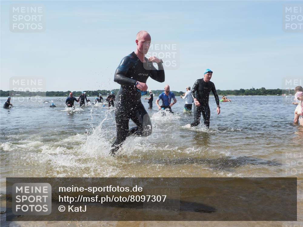 22.06.2025 - Viking Triathlon KatJ http://msf.ph/oto/8097307 22.06.2025 10:31:34 Schwimmen 3, 8, 98, 137, 158, 189, 311, 340, 350, 469, 613, 648 meine-sportfotos.de
