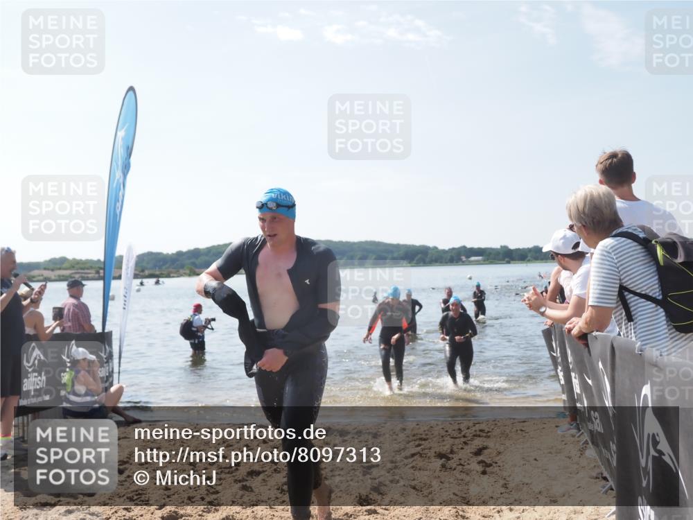 22.06.2025 - Viking Triathlon MichiJ http://msf.ph/oto/8097313 22.06.2025 10:42:32 Schwimmen 16, 55, 65, 171, 192, 318, 427 meine-sportfotos.de