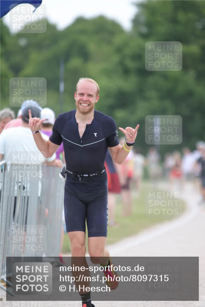 22.06.2025 - Viking Triathlon H.Heesch http://msf.ph/oto/8097315 22.06.2025 15:34:12 Laufen 74, 225 meine-sportfotos.de