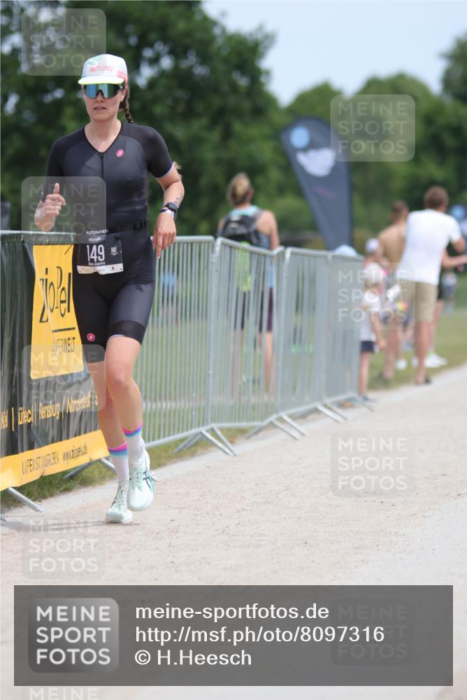 22.06.2025 - Viking Triathlon H.Heesch http://msf.ph/oto/8097316 22.06.2025 13:12:46 Laufen 149 meine-sportfotos.de