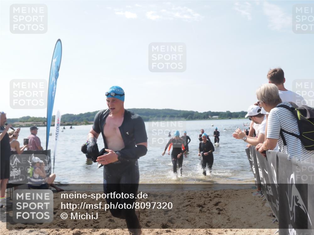 22.06.2025 - Viking Triathlon MichiJ http://msf.ph/oto/8097320 22.06.2025 10:42:33 Schwimmen 55, 65, 171, 192, 318, 427 meine-sportfotos.de