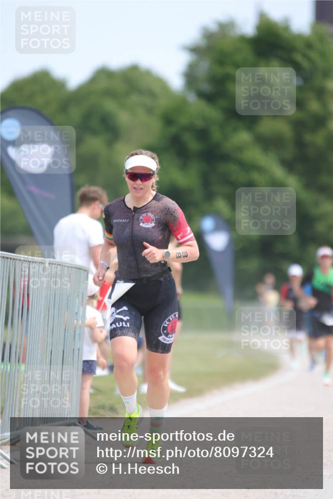 22.06.2025 - Viking Triathlon H.Heesch http://msf.ph/oto/8097324 22.06.2025 13:12:53 Laufen 88 meine-sportfotos.de