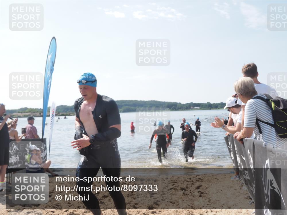 22.06.2025 - Viking Triathlon MichiJ http://msf.ph/oto/8097333 22.06.2025 10:42:33 Schwimmen 55, 65, 171, 192, 318, 427 meine-sportfotos.de