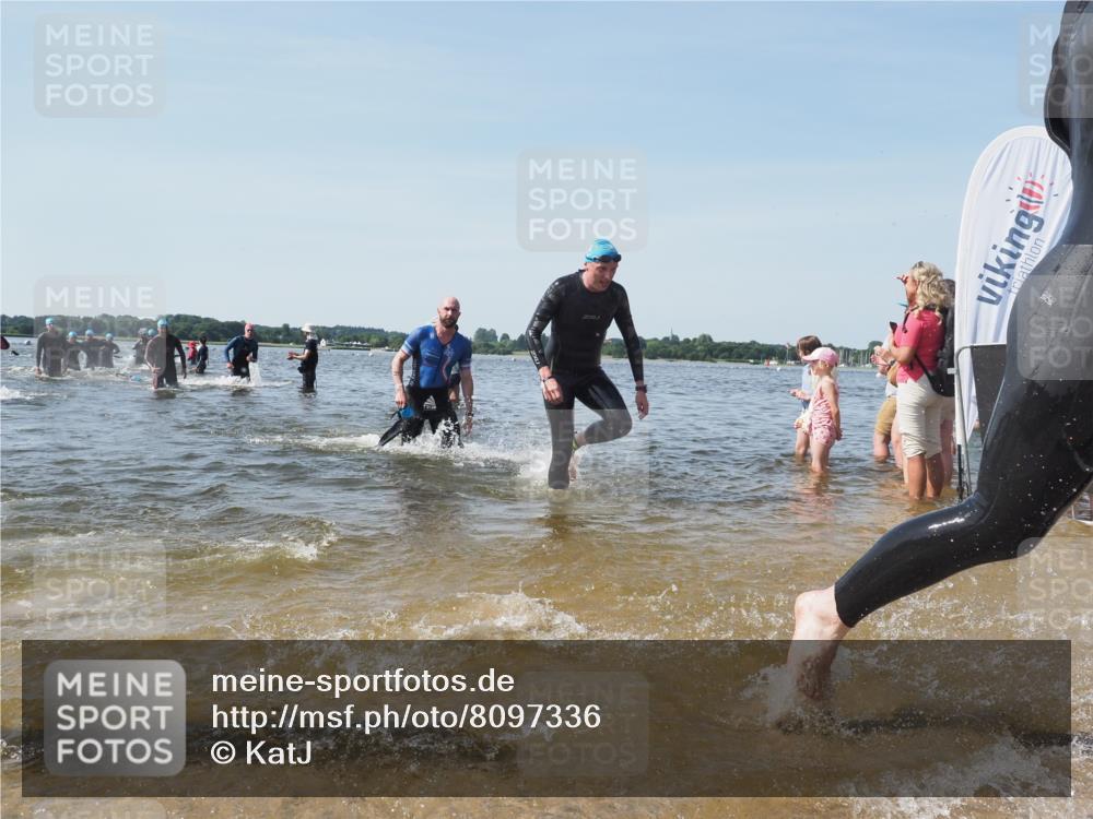 22.06.2025 - Viking Triathlon KatJ http://msf.ph/oto/8097336 22.06.2025 10:31:35 Schwimmen 3, 8, 98, 137, 158, 189, 340, 350, 469, 613, 648 meine-sportfotos.de