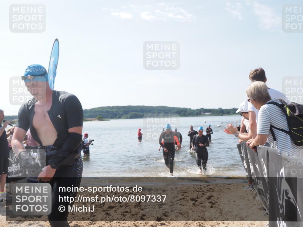 22.06.2025 - Viking Triathlon MichiJ http://msf.ph/oto/8097337 22.06.2025 10:42:33 Schwimmen 55, 65, 171, 192, 318, 427 meine-sportfotos.de
