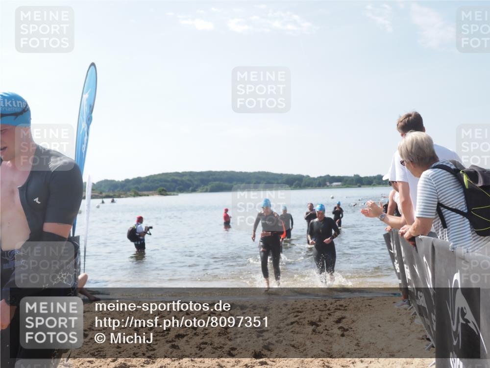 22.06.2025 - Viking Triathlon MichiJ http://msf.ph/oto/8097351 22.06.2025 10:42:33 Schwimmen 55, 65, 171, 192, 318, 427 meine-sportfotos.de
