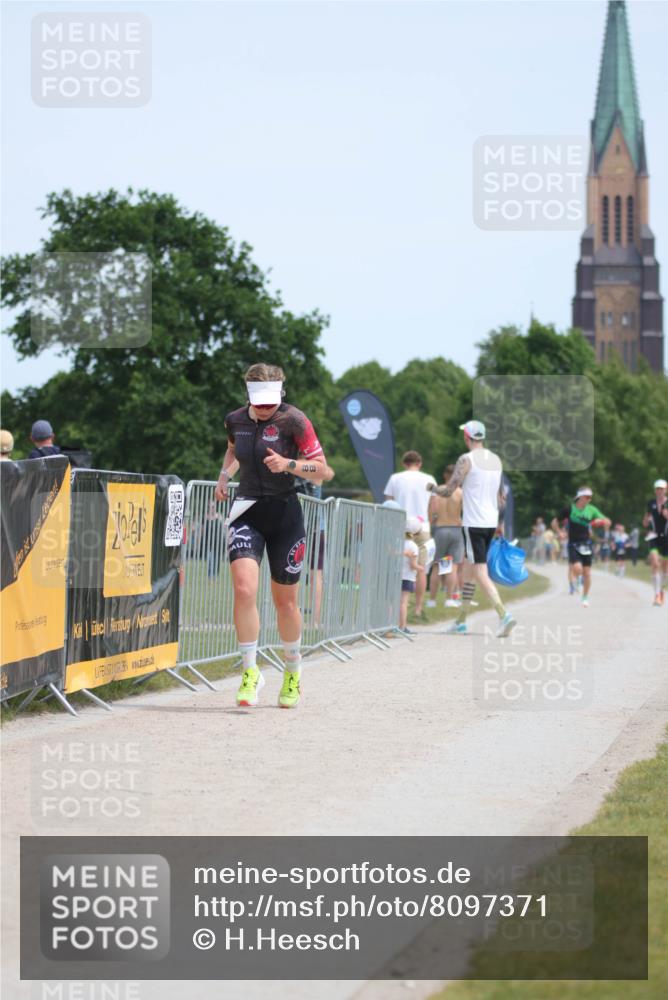 22.06.2025 - Viking Triathlon H.Heesch http://msf.ph/oto/8097371 22.06.2025 13:12:55 Laufen 88 meine-sportfotos.de