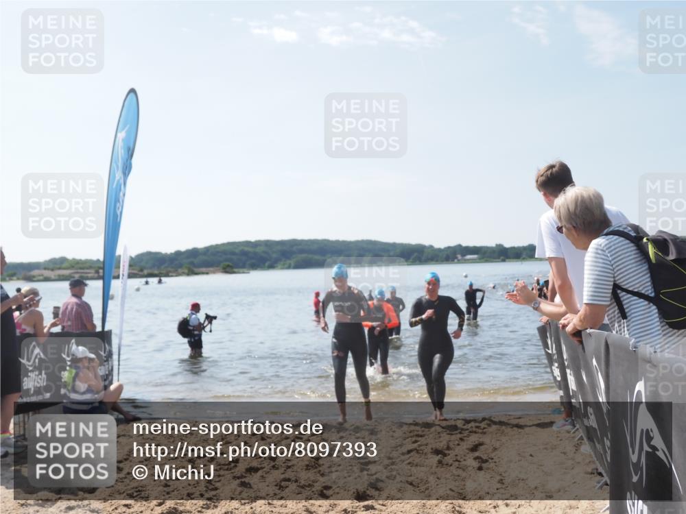 22.06.2025 - Viking Triathlon MichiJ http://msf.ph/oto/8097393 22.06.2025 10:42:34 Schwimmen 55, 65, 171, 192, 318, 427 meine-sportfotos.de