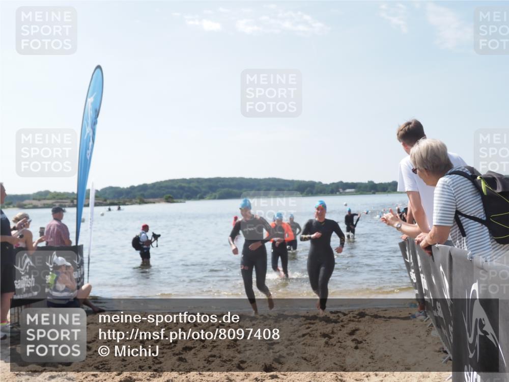 22.06.2025 - Viking Triathlon MichiJ http://msf.ph/oto/8097408 22.06.2025 10:42:34 Schwimmen 55, 65, 171, 192, 318, 427 meine-sportfotos.de