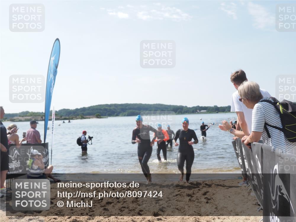 22.06.2025 - Viking Triathlon MichiJ http://msf.ph/oto/8097424 22.06.2025 10:42:34 Schwimmen 55, 65, 171, 192, 318, 427 meine-sportfotos.de
