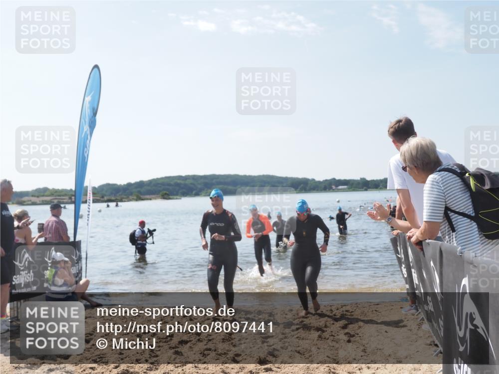 22.06.2025 - Viking Triathlon MichiJ http://msf.ph/oto/8097441 22.06.2025 10:42:35 Schwimmen 55, 65, 171, 192, 240, 318, 427 meine-sportfotos.de
