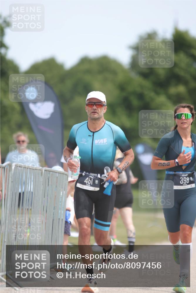 22.06.2025 - Viking Triathlon H.Heesch http://msf.ph/oto/8097456 22.06.2025 13:13:16 Laufen 226, 233, 300, 398, 451, 551 meine-sportfotos.de