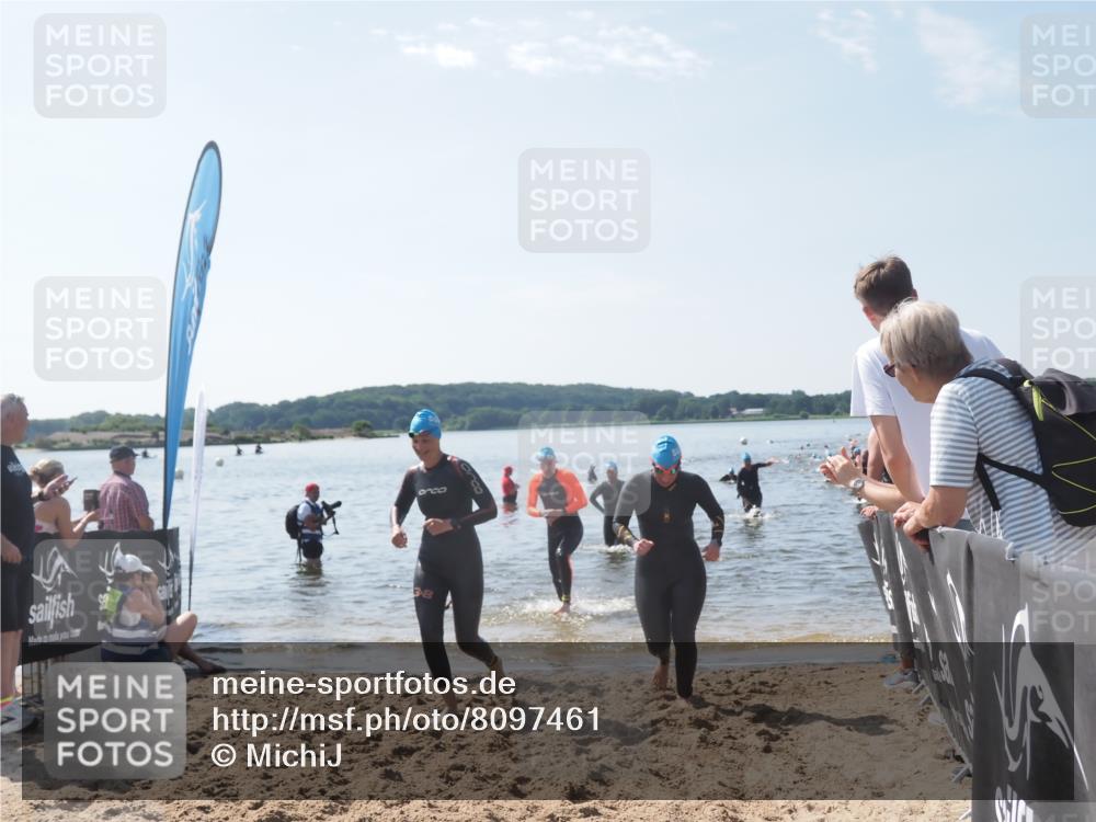 22.06.2025 - Viking Triathlon MichiJ http://msf.ph/oto/8097461 22.06.2025 10:42:35 Schwimmen 55, 65, 171, 192, 240, 318, 427 meine-sportfotos.de