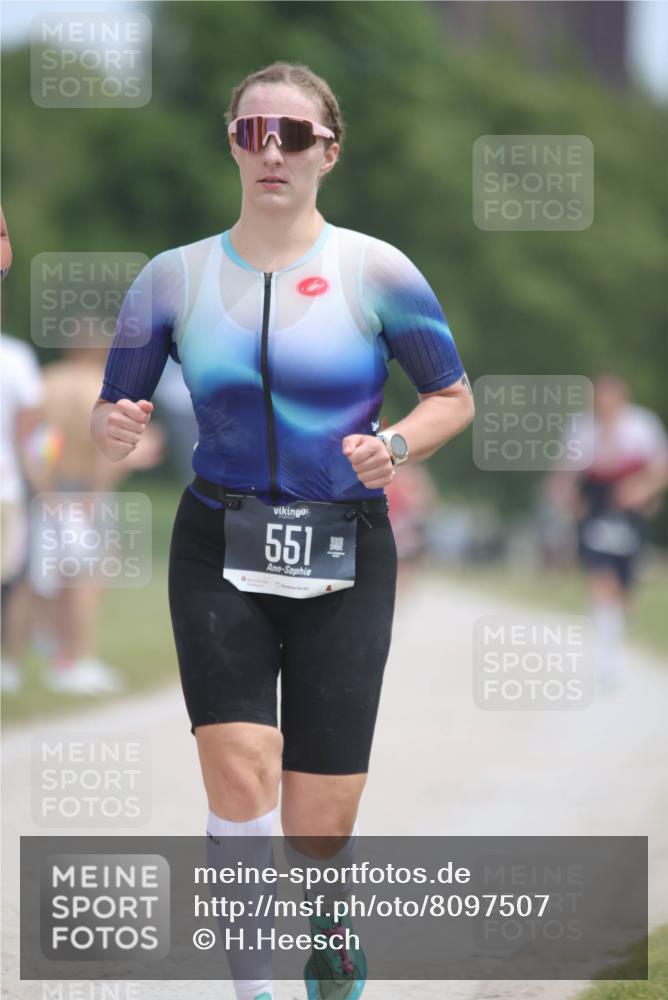 22.06.2025 - Viking Triathlon H.Heesch http://msf.ph/oto/8097507 22.06.2025 13:13:19 Laufen 233, 300, 398, 451, 551 meine-sportfotos.de