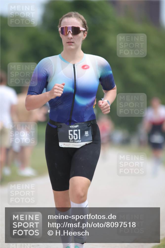 22.06.2025 - Viking Triathlon H.Heesch http://msf.ph/oto/8097518 22.06.2025 13:13:19 Laufen 233, 300, 398, 451, 551 meine-sportfotos.de