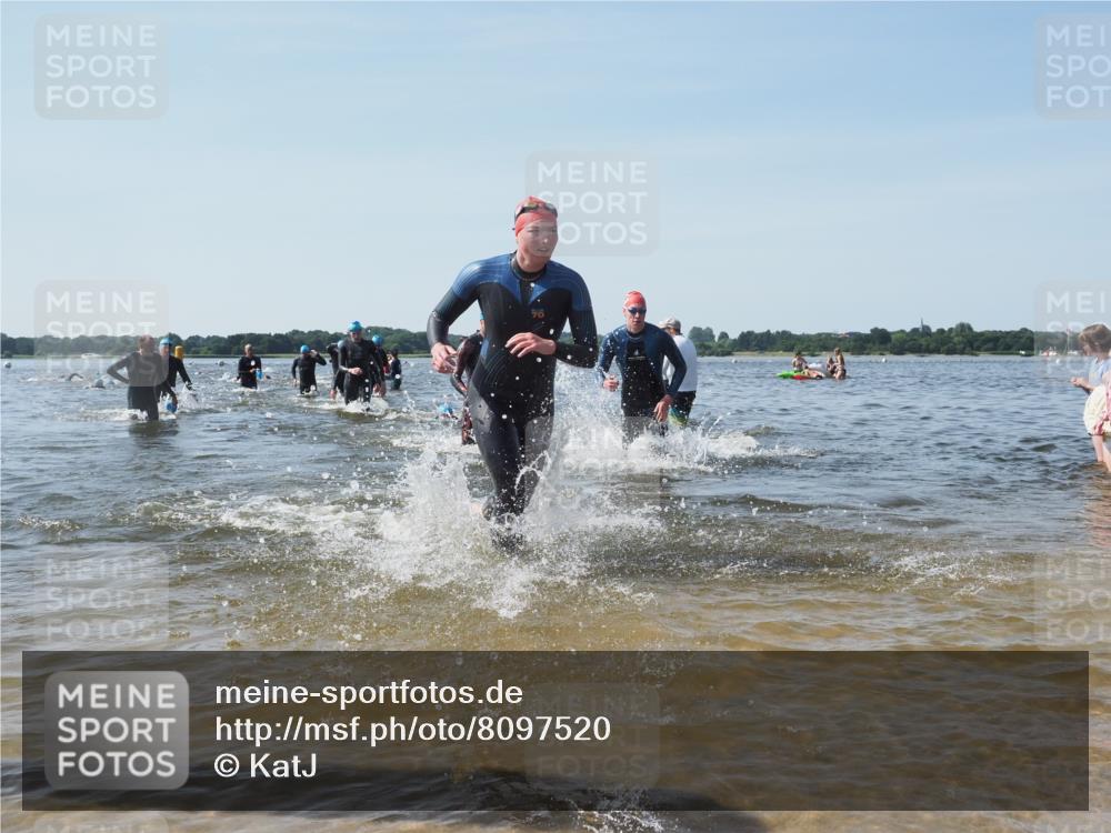 22.06.2025 - Viking Triathlon KatJ http://msf.ph/oto/8097520 22.06.2025 10:31:41 Schwimmen 98, 99, 124, 125, 137, 158, 189, 224, 340, 350, 507, 555, 613, 648 meine-sportfotos.de