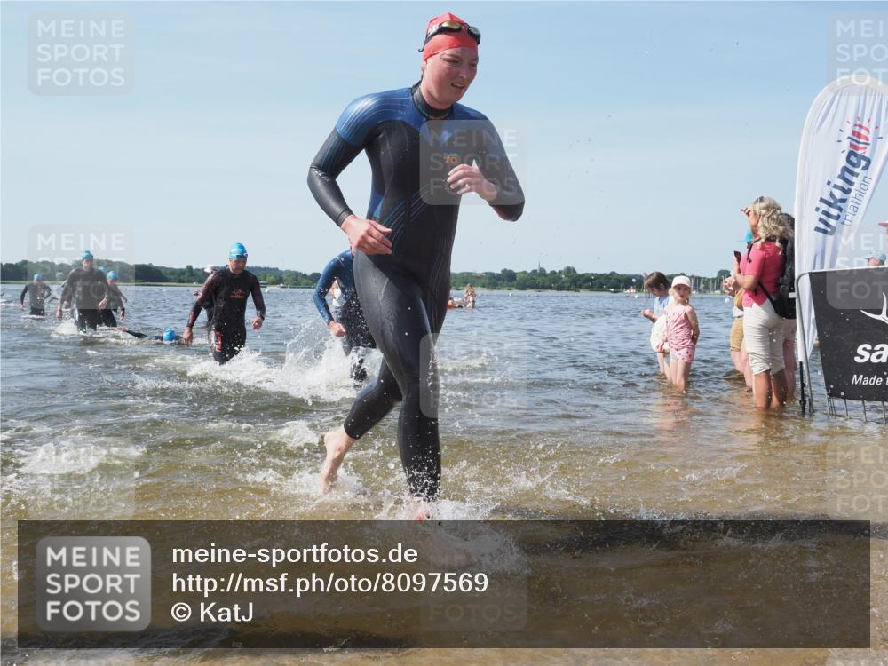 22.06.2025 - Viking Triathlon KatJ http://msf.ph/oto/8097569 22.06.2025 10:31:41 Schwimmen 98, 99, 124, 125, 137, 158, 189, 224, 340, 350, 507, 555, 613, 648 meine-sportfotos.de