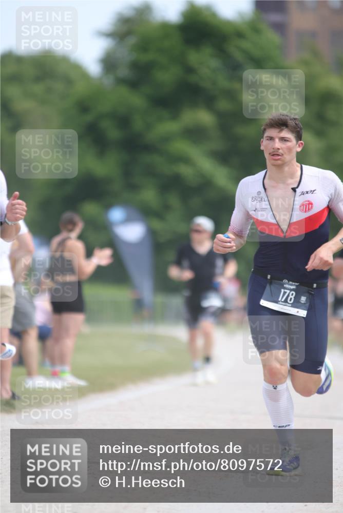 22.06.2025 - Viking Triathlon H.Heesch http://msf.ph/oto/8097572 22.06.2025 13:13:26 Laufen 38, 100, 178 meine-sportfotos.de