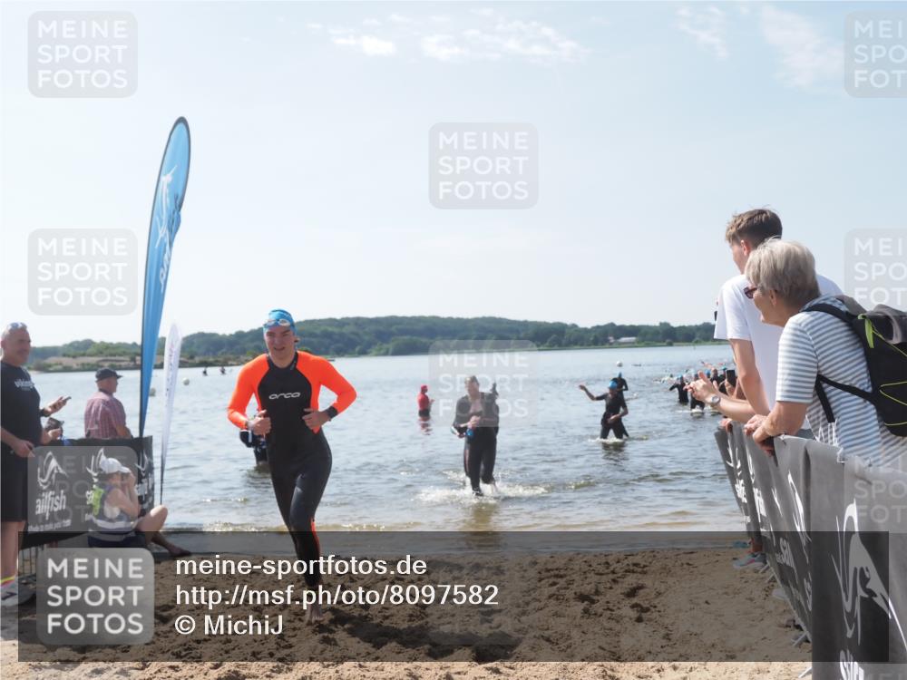 22.06.2025 - Viking Triathlon MichiJ http://msf.ph/oto/8097582 22.06.2025 10:42:38 Schwimmen 55, 171, 240, 318, 369, 427, 441, 624 meine-sportfotos.de