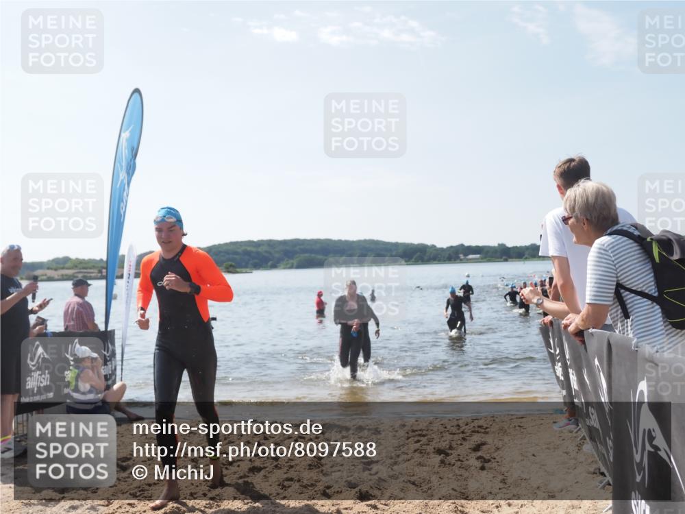 22.06.2025 - Viking Triathlon MichiJ http://msf.ph/oto/8097588 22.06.2025 10:42:39 Schwimmen 55, 171, 240, 318, 369, 427, 441, 624 meine-sportfotos.de