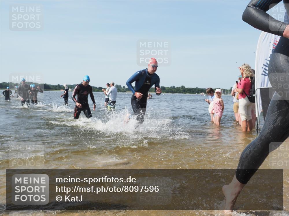 22.06.2025 - Viking Triathlon KatJ http://msf.ph/oto/8097596 22.06.2025 10:31:42 Schwimmen 98, 99, 124, 125, 137, 158, 189, 224, 340, 350, 507, 555, 613, 648 meine-sportfotos.de