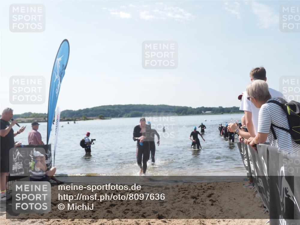 22.06.2025 - Viking Triathlon MichiJ http://msf.ph/oto/8097636 22.06.2025 10:42:40 Schwimmen 55, 171, 240, 369, 427, 441, 624 meine-sportfotos.de