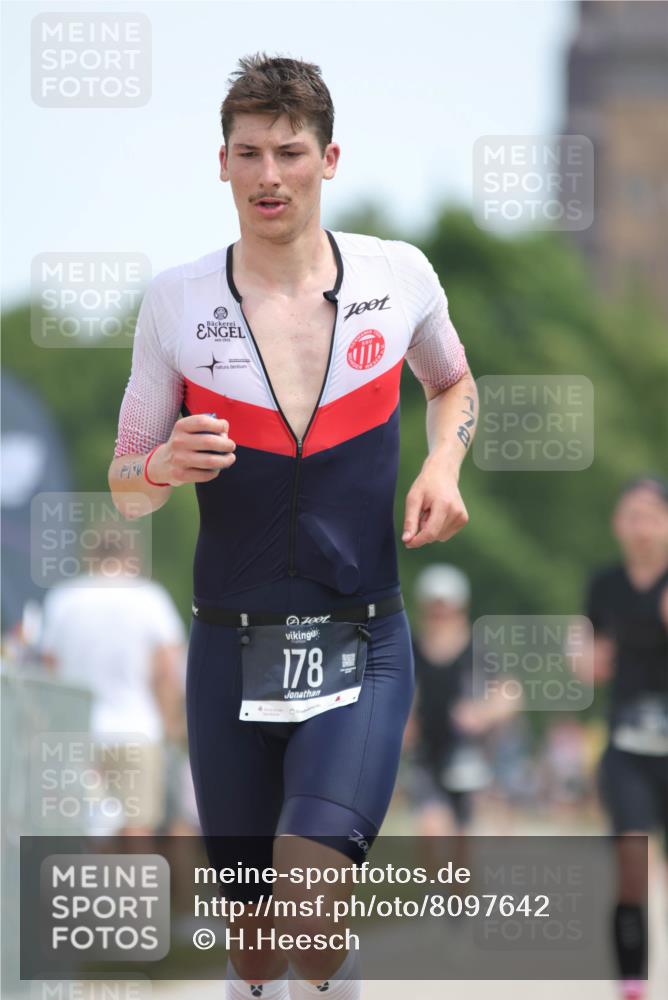 22.06.2025 - Viking Triathlon H.Heesch http://msf.ph/oto/8097642 22.06.2025 13:13:28 Laufen 38, 100, 178 meine-sportfotos.de