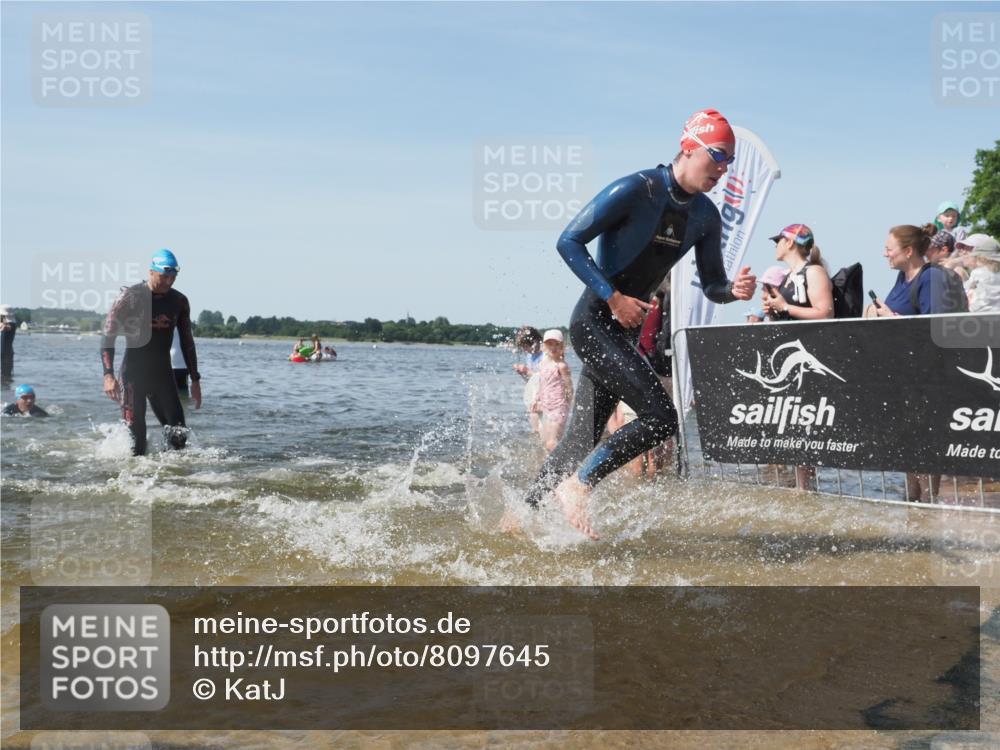 22.06.2025 - Viking Triathlon KatJ http://msf.ph/oto/8097645 22.06.2025 10:31:43 Schwimmen 98, 99, 124, 125, 137, 158, 189, 224, 340, 350, 507, 555, 613, 648, 658 meine-sportfotos.de
