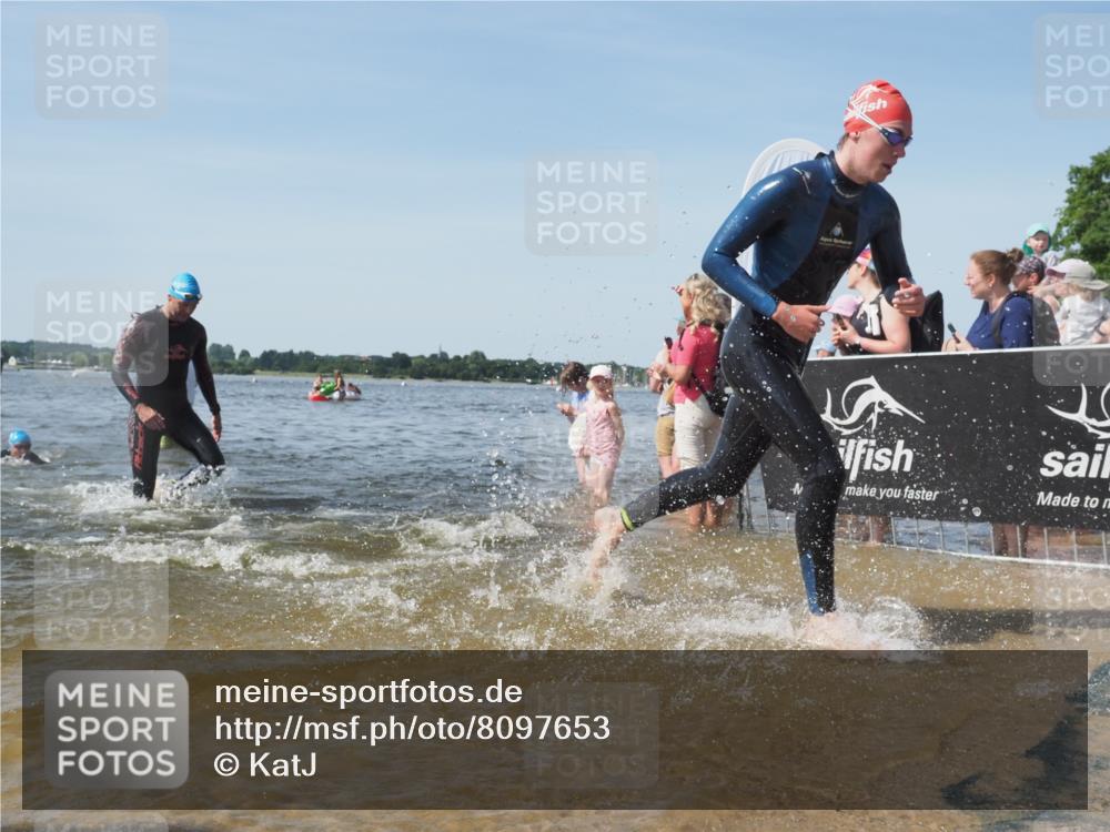 22.06.2025 - Viking Triathlon KatJ http://msf.ph/oto/8097653 22.06.2025 10:31:43 Schwimmen 98, 99, 124, 125, 137, 158, 189, 224, 340, 350, 507, 555, 613, 648, 658 meine-sportfotos.de
