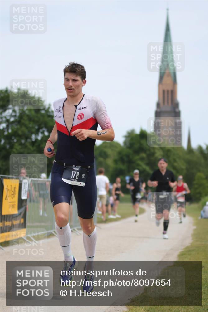 22.06.2025 - Viking Triathlon H.Heesch http://msf.ph/oto/8097654 22.06.2025 13:13:30 Laufen 38, 100, 178, 642 meine-sportfotos.de