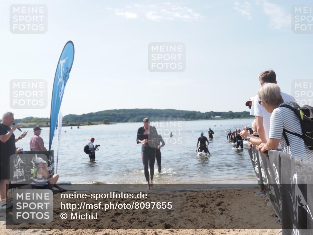 22.06.2025 - Viking Triathlon MichiJ http://msf.ph/oto/8097655 22.06.2025 10:42:41 Schwimmen 55, 171, 240, 282, 369, 427, 441, 624 meine-sportfotos.de