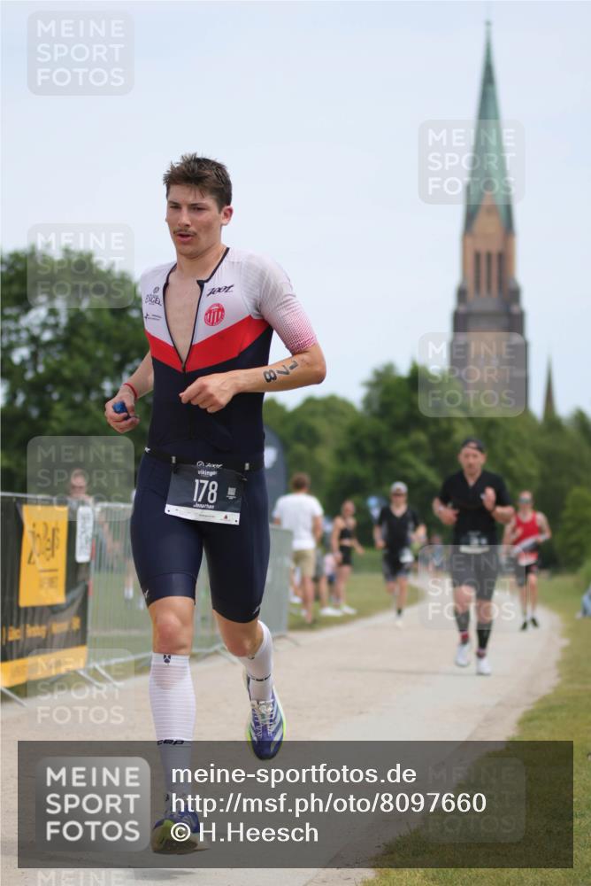 22.06.2025 - Viking Triathlon H.Heesch http://msf.ph/oto/8097660 22.06.2025 13:13:30 Laufen 38, 100, 178, 642 meine-sportfotos.de